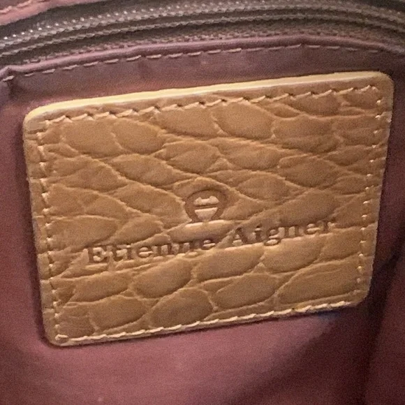 Etienne Aigner | Vintage Croc Embossed Cowhide Leather Satin Lined Shoulder Bag - Picture 15 of 17